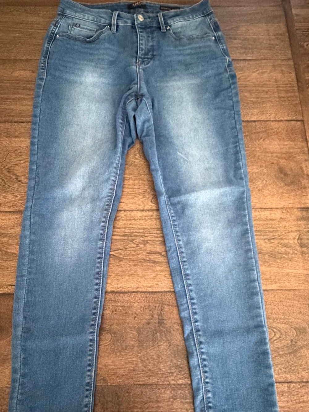 Curve appeal, light blue skinny jeans. Curb appeal essential. Size 8/29.
